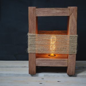 lampa drewniana stołowa