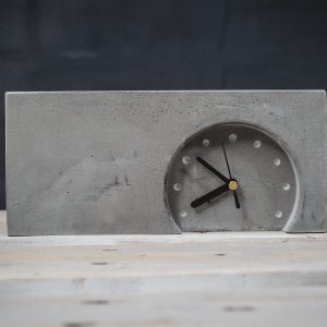 zegar z betonu stojący