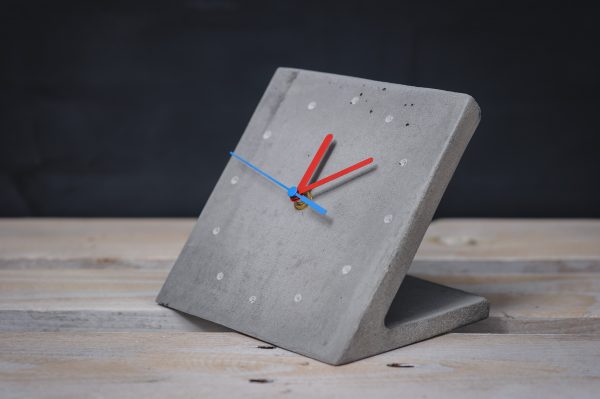 zegar z betonu
