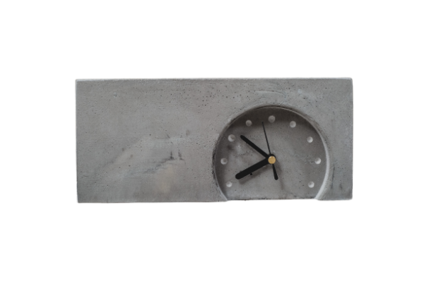 zegar betonowy stojący